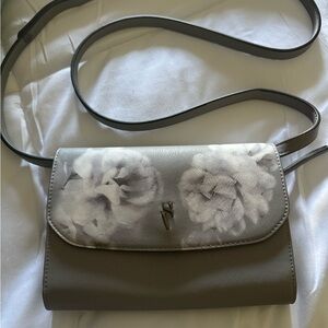 Women’s Grey Floral Small Crossbody Purse – Simply Vera Brand  (9237)